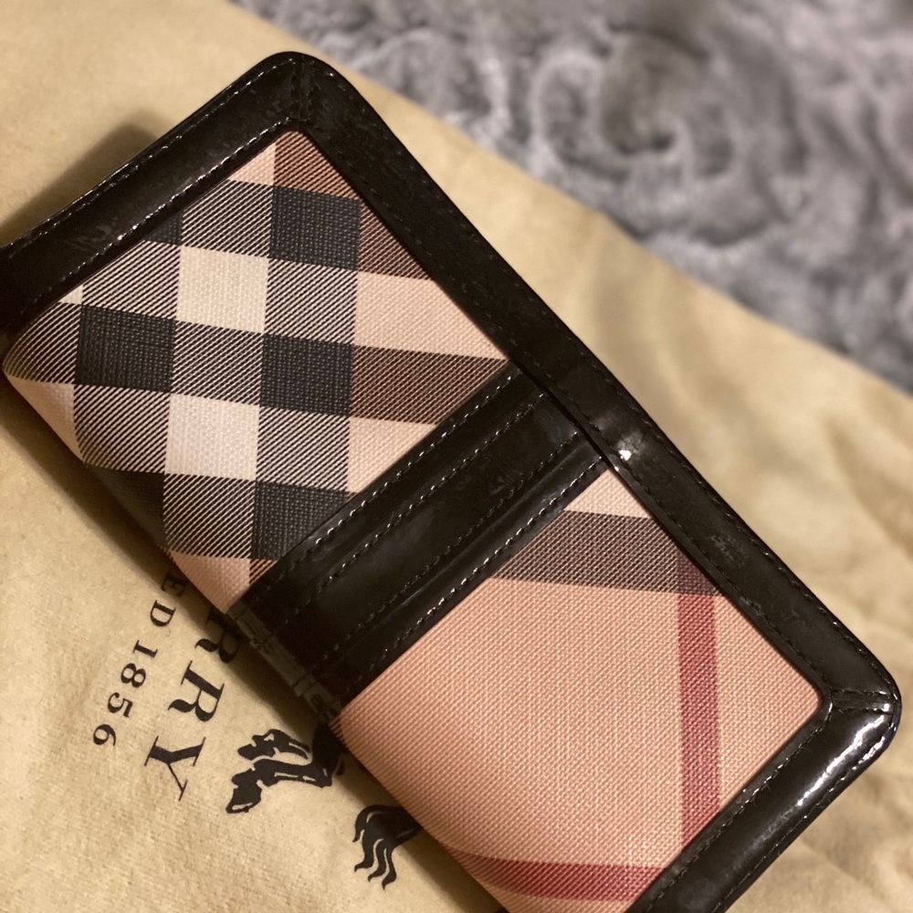 Authentic Burberry wallet for woman